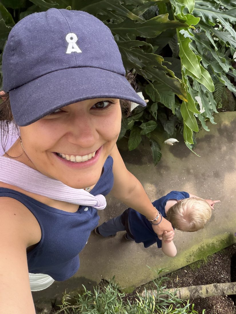 Linja mit Kind, Selfie im Grünen